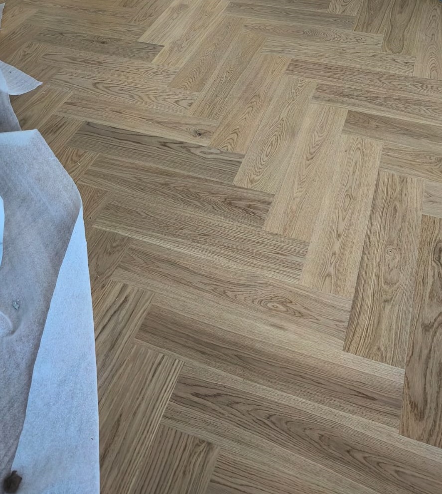 Tarima multicapa en espiga madera instalacion Nortepar Gijon